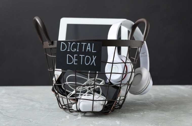 What a Balanced Digital Detox Looks Like in 2025
